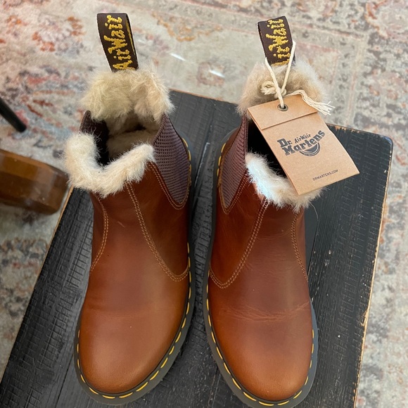 Dr. Martens Leonore Chelsea Boot - Picture 2 of 6